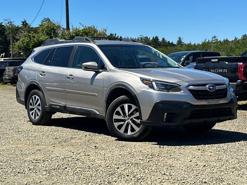 Used 2020 Subaru Outback Premium w/ Popular Package #1 AWD/4WD image 2