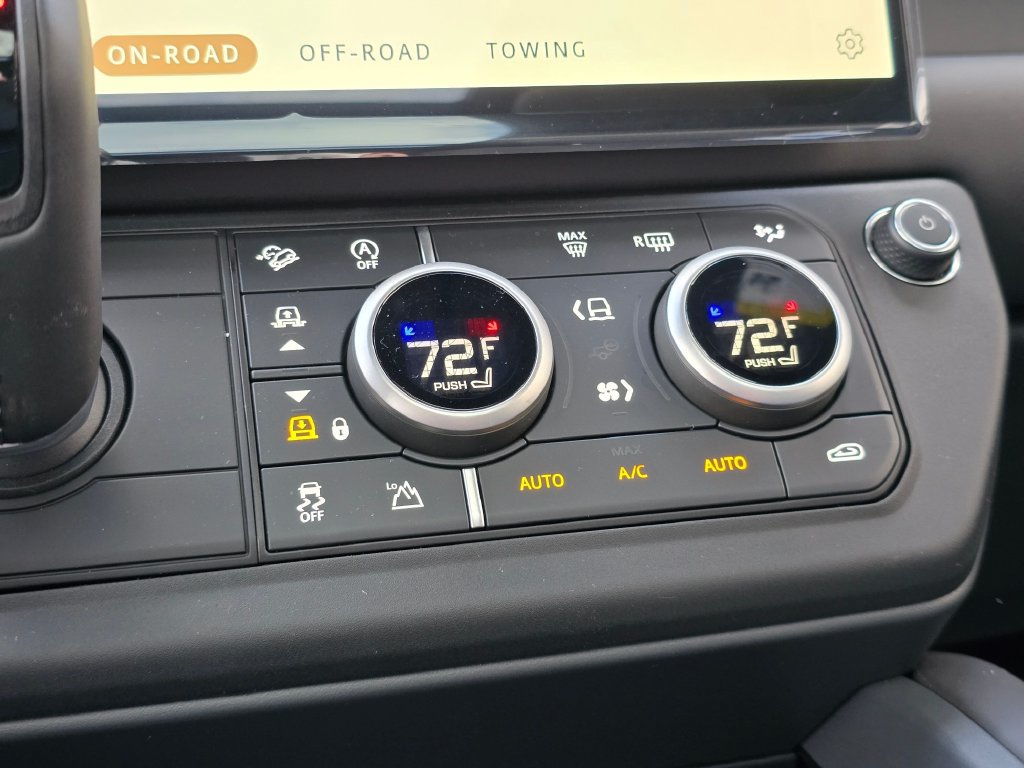 New 2026 Land Rover Defender 110 X-Dynamic SE AWD/4WD image 24