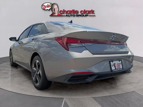 Used 2023 Hyundai Elantra SEL w/ Convenience Package FWD image 2
