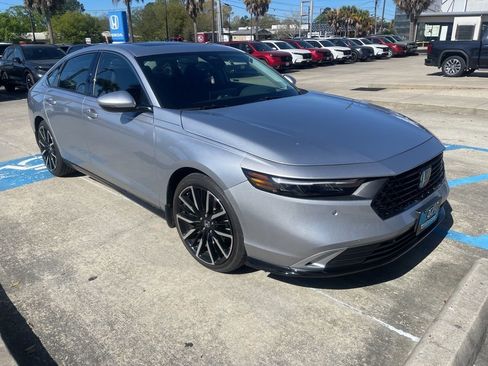 Used 2024 Honda Accord Touring image 3