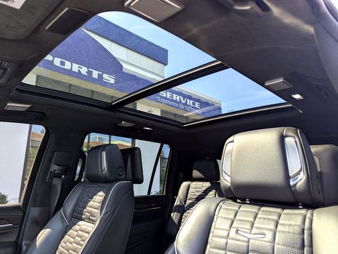 Used 2022 Cadillac Escalade ESV Sport Platinum image 34