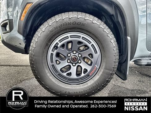 Used 2025 Nissan Frontier PRO-4X AWD/4WD image 10