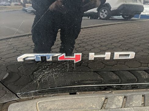 Used 2024 GMC Sierra 2500 AT4 w/ Technology Package image 11