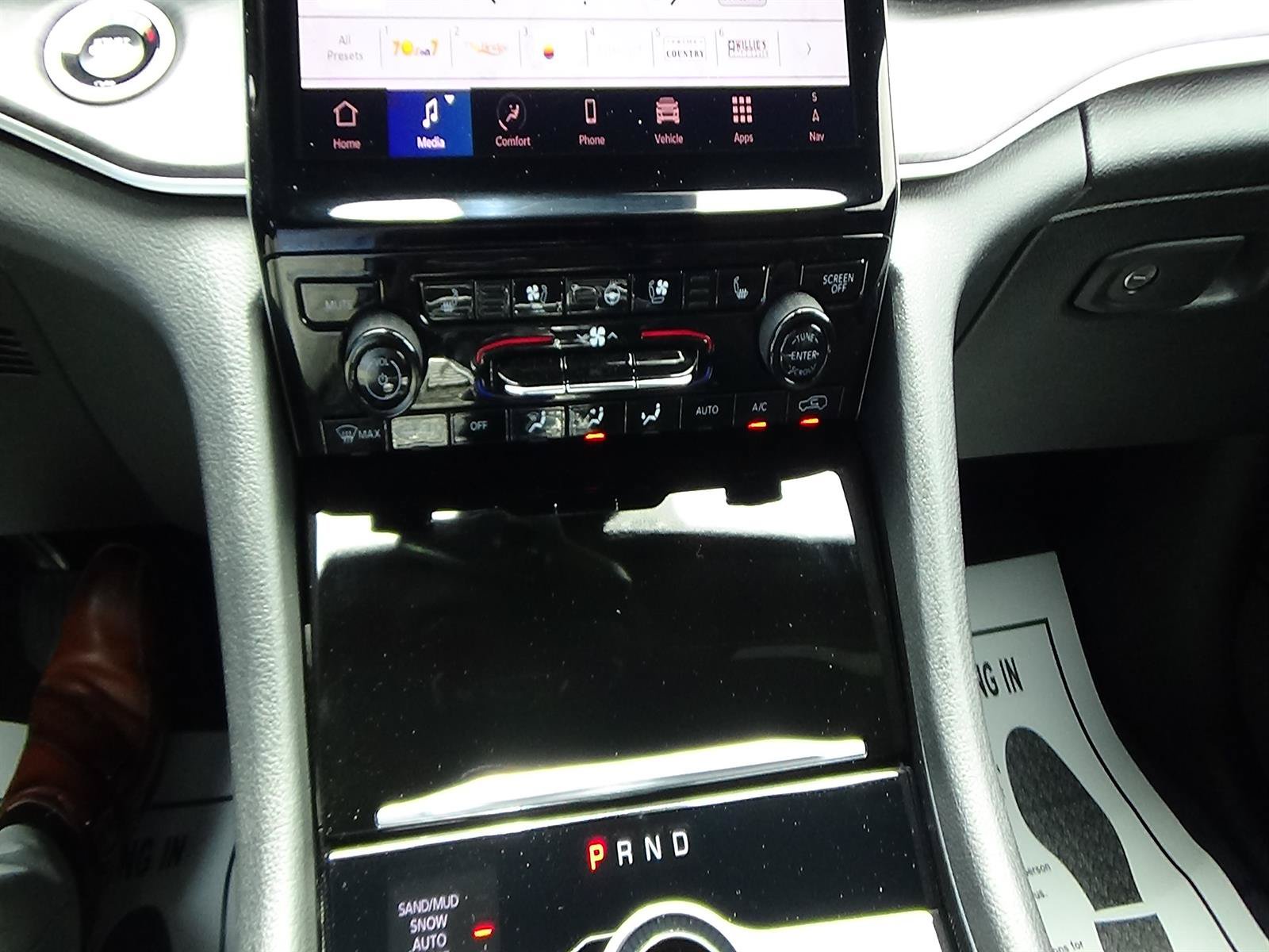 Certified 2025 Jeep Grand Cherokee L Limited w/ Luxury Tech Group II AWD/4WD image 30