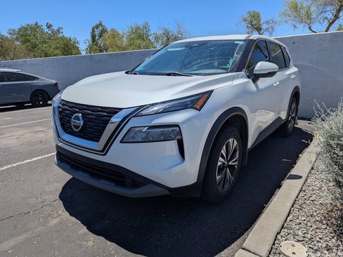 Used 2021 Nissan Rogue SV FWD image 2