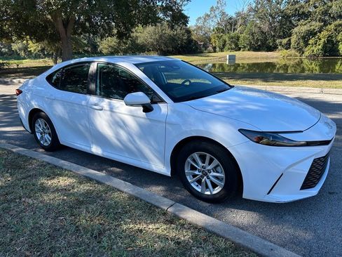 Used 2025 Toyota Camry LE image 7