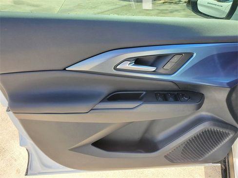 New 2026 Chevrolet Equinox EV LT image 11