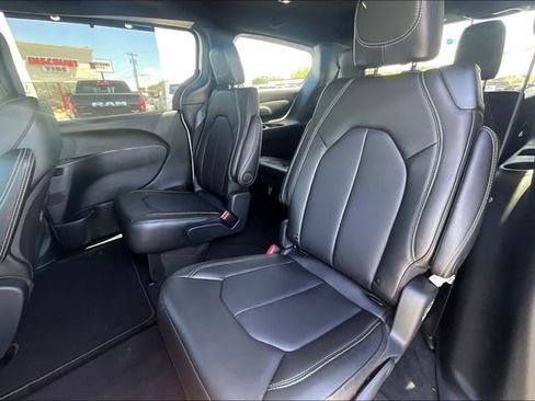 New 2026 Chrysler Pacifica Select FWD image 10