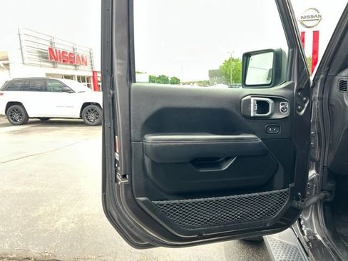 Used 2020 Jeep Wrangler Unlimited Sahara AWD/4WD image 27