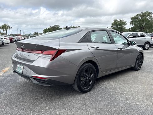 Used 2023 Hyundai Elantra SEL FWD image 5