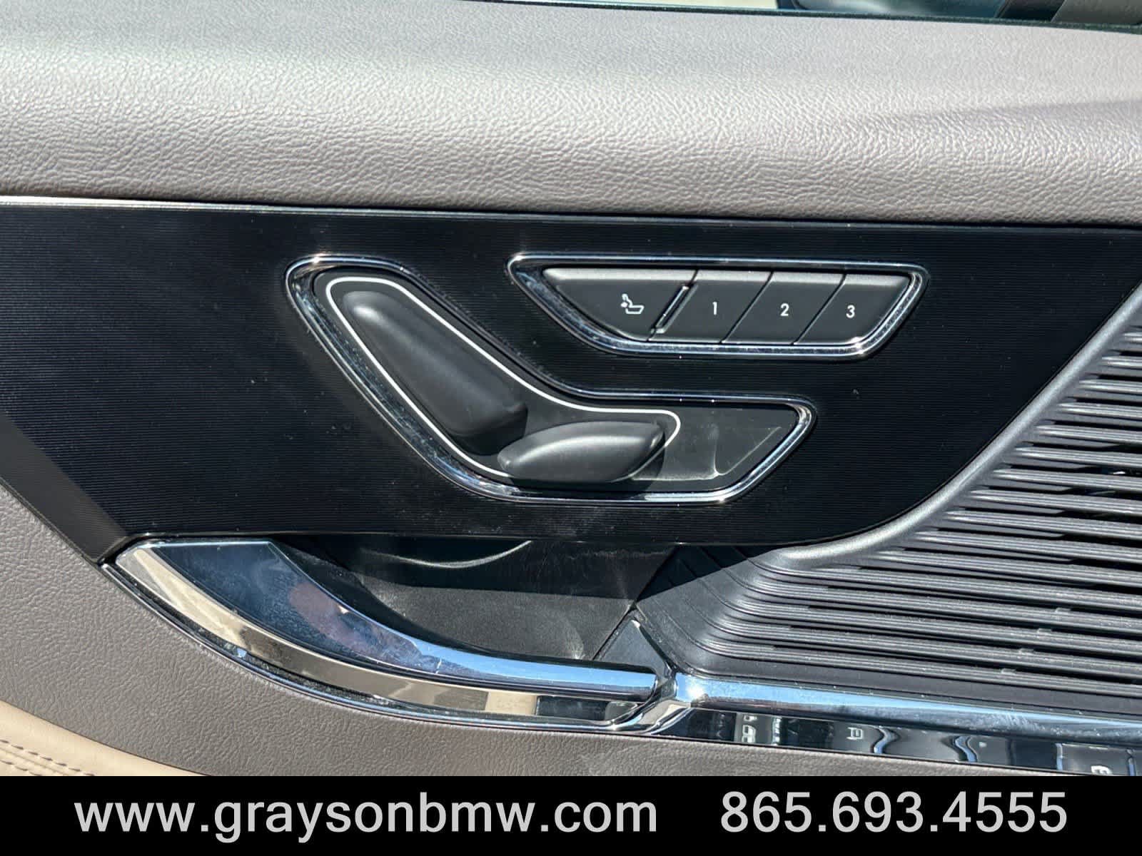 Used 2020 Lincoln Corsair FWD w/ Premium Package image 14
