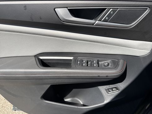 Used 2025 Volkswagen Atlas Peak Edition SE image 9