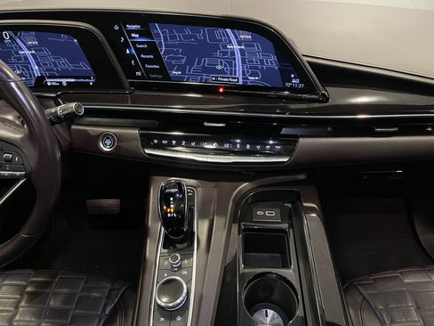Used 2023 Cadillac Escalade ESV Sport Platinum AWD/4WD image 17