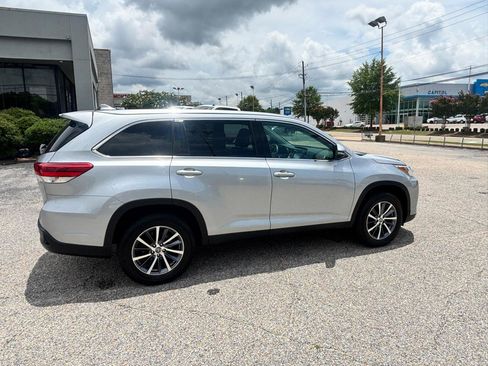 Used 2019 Toyota Highlander XLE FWD image 21