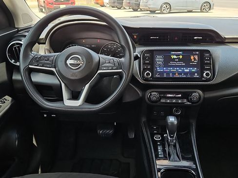 Used 2022 Nissan Kicks SV FWD image 17