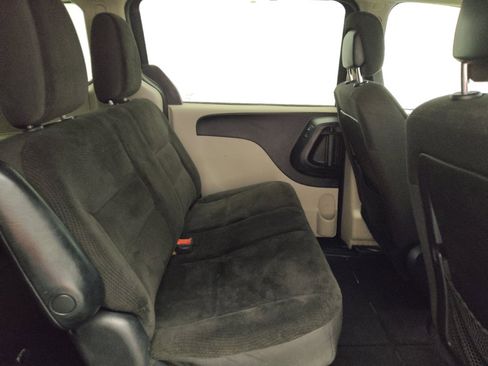 Used 2018 Dodge Grand Caravan SE w/ UConnect Hands-Free Group FWD image 19