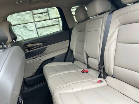 Used 2024 Lincoln Nautilus Premier image 9