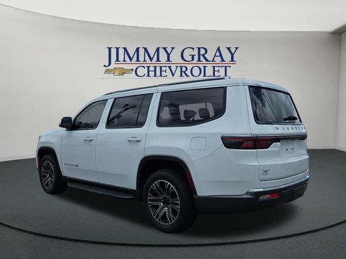 Used 2022 Jeep Wagoneer Series III RWD image 3