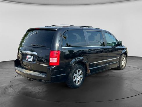 Used 2010 Chrysler Town & Country Touring FWD image 10