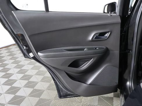 Used 2018 Chevrolet Trax LS FWD image 21