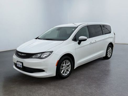 Used 2023 Chrysler Voyager LX image 1