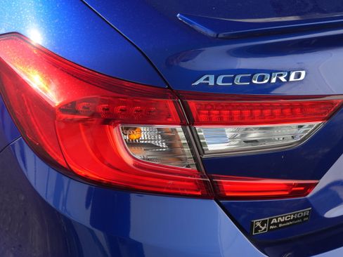 Used 2018 Honda Accord Sport image 12