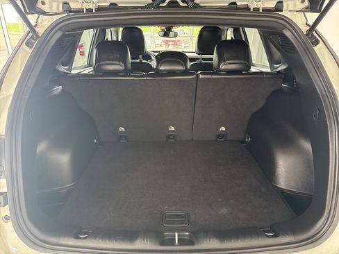 Used 2025 Jeep Compass Trailhawk AWD/4WD image 16