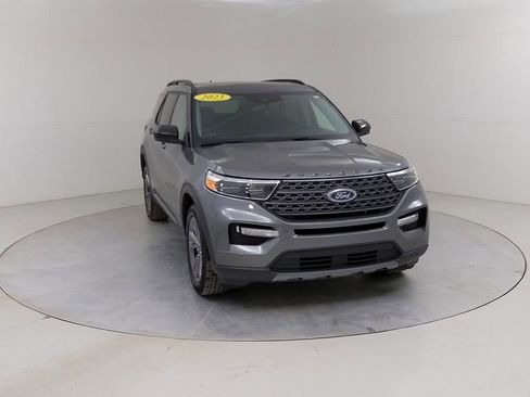 Certified 2022 Ford Explorer XLT w/ Equipment Group 202A image 11