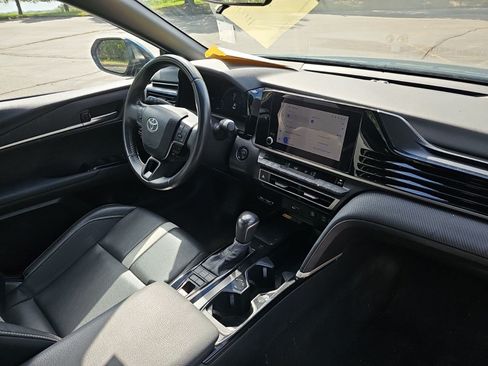 Used 2025 Toyota Camry SE FWD image 13