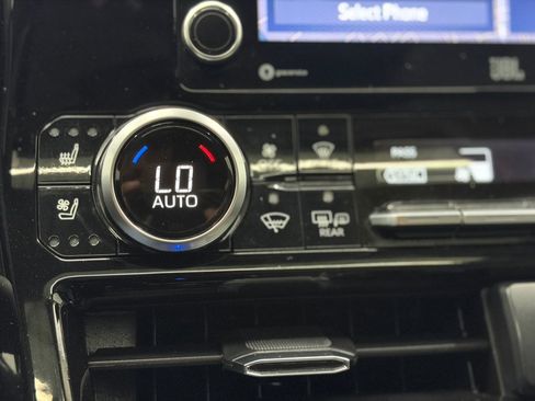 Used 2022 Toyota Highlander Limited FWD image 27
