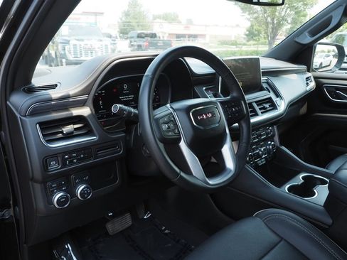 Used 2023 GMC Yukon SLT w/ SLT Premium Package AWD/4WD image 13