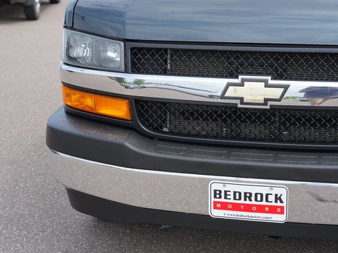 Used 2018 Chevrolet Express 3500 LT w/ LT Preferred Equipment Group RWD image 9