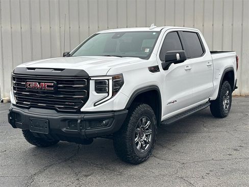 Used 2025 GMC Sierra 1500 AT4X image 2