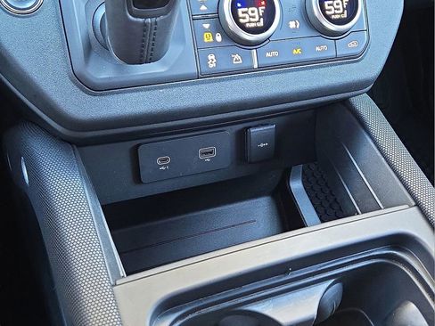 Used 2023 Land Rover Defender 110 75th Limited Edition image 28