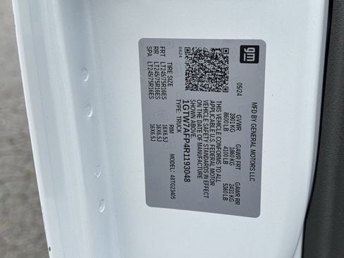 Used 2024 GMC Savana 2500 w/ Driver Convenience Package image 32