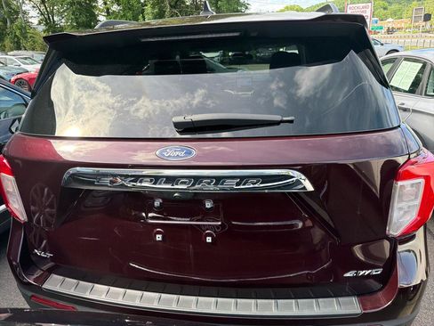 Used 2023 Ford Explorer XLT AWD/4WD image 7