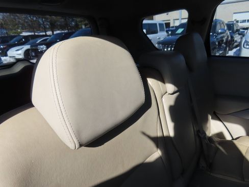 Used 2007 Mitsubishi Outlander XLS image 32