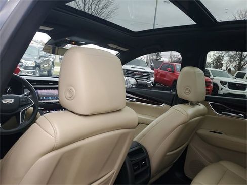 Used 2017 Cadillac XT5 Premium Luxury w/ LPO, Wheel Lock Package image 9