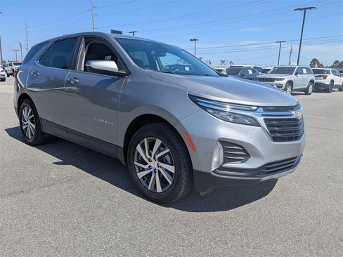 Used 2024 Chevrolet Equinox LT image 2