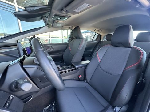 Used 2024 Toyota Prius Prime SE image 34