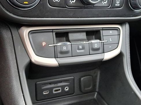 Used 2022 GMC Terrain Denali w/ Denali Premium Package AWD/4WD image 19