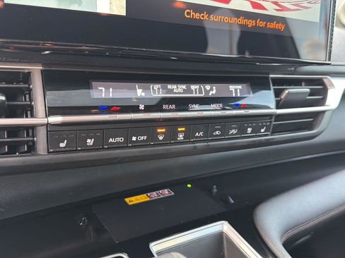 Certified 2025 Toyota Sienna Platinum FWD image 26