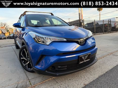 Used 2019 Toyota C-HR XLE image 1