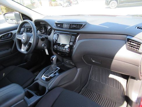 Used 2020 Nissan Rogue Sport S image 11