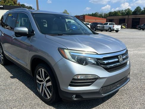 Used 2017 Honda Pilot Touring image 3