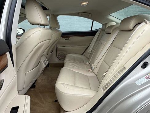 Used 2013 Lexus ES 300h image 23