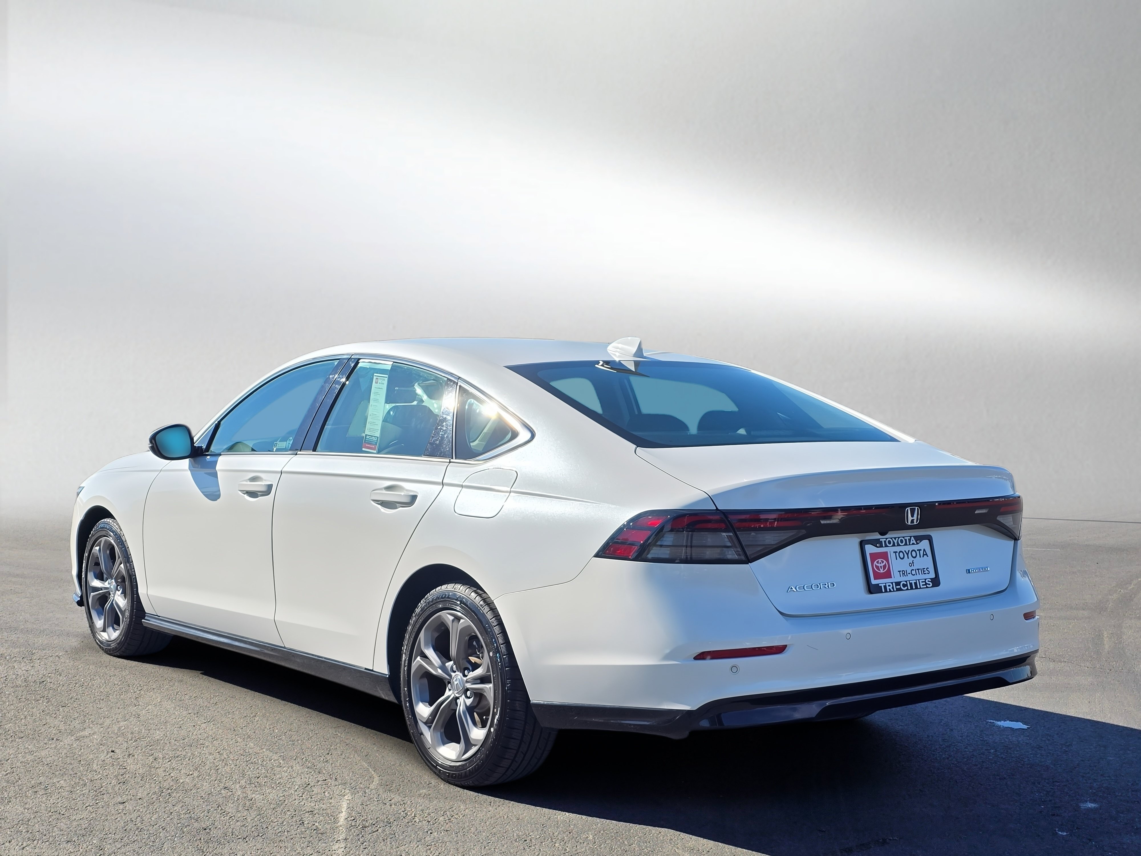 Used 2023 Honda Accord EX-L image 3