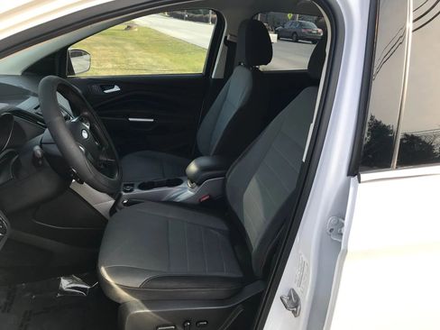 Used 2016 Ford Escape SE image 2