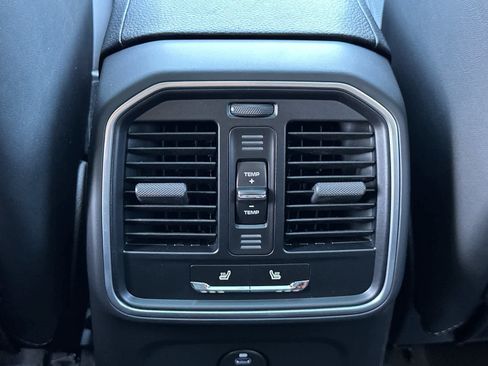 Certified 2025 Porsche Macan AWD/4WD image 14