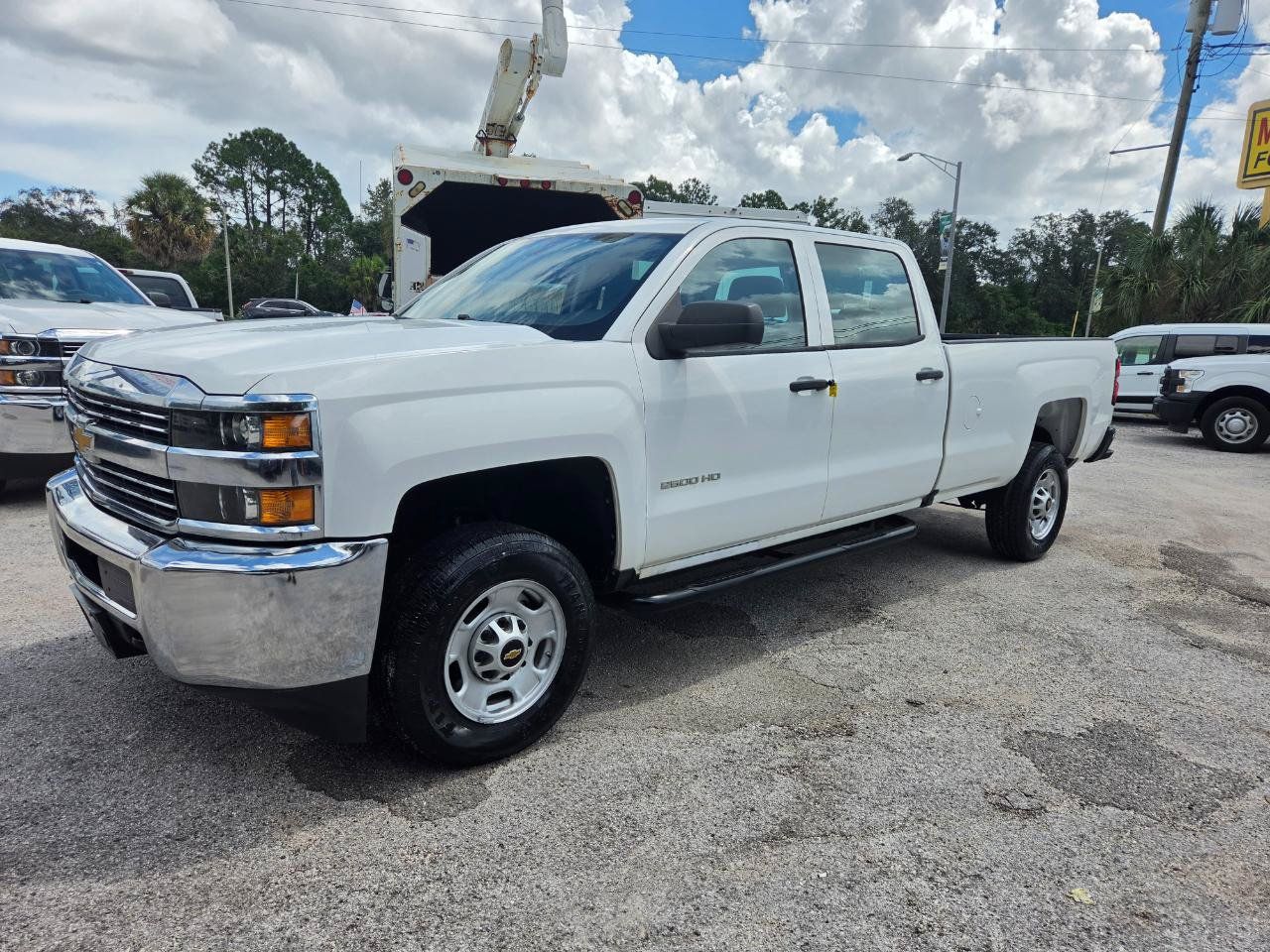 Used 2018 Chevrolet Silverado 2500 W/T RWD image 2